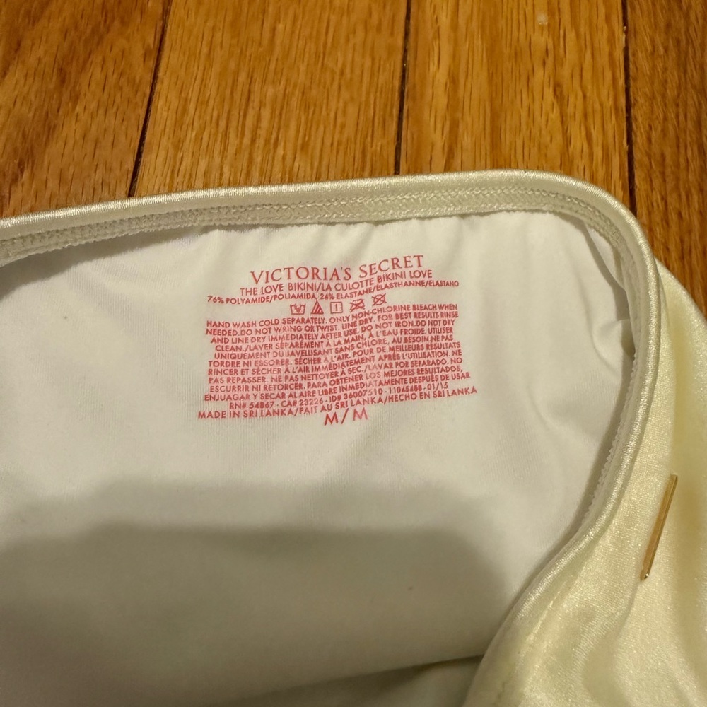 Victoria’s Secret off white bikini bottoms size medium - Picture 4 of 4